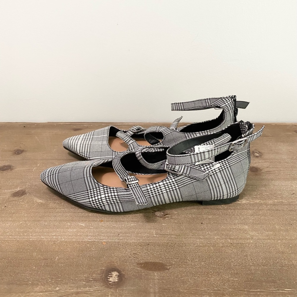 NWT TORRID Triple Strap Pointed Toe Flats Size 7